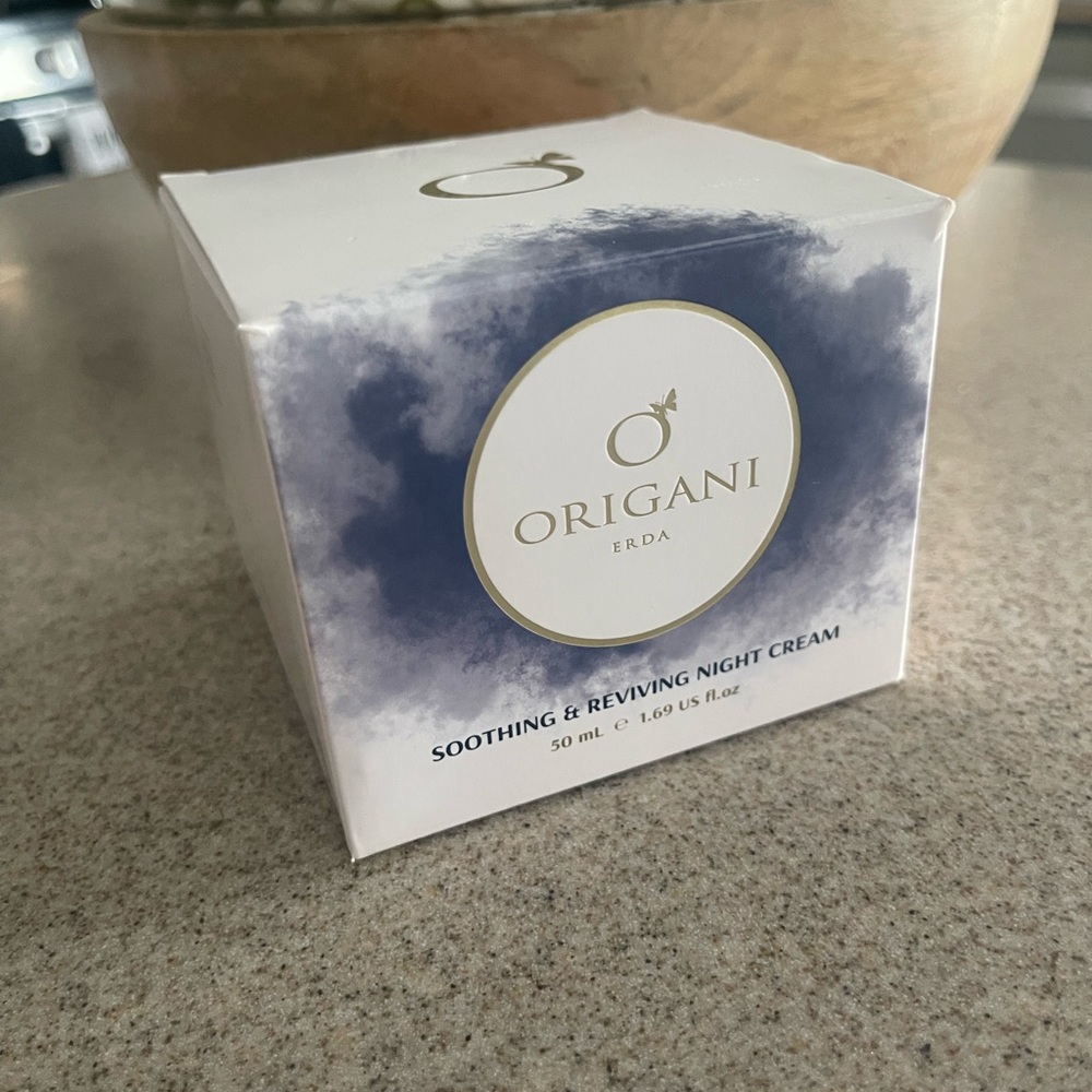 Blue Moisturizing Skincare Cream